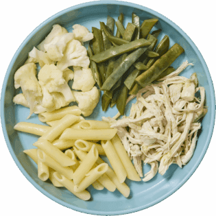 Pasta y pollo con verduras